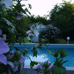 https://la-ferme-de-thoudiere.hotels-rhonealpes.com